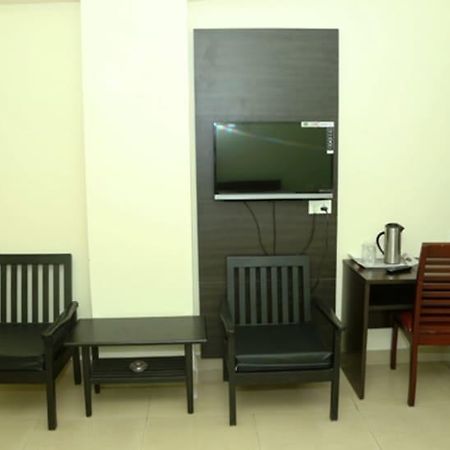 Sri Srinivasa Residency Otel Kadapa Dış mekan fotoğraf