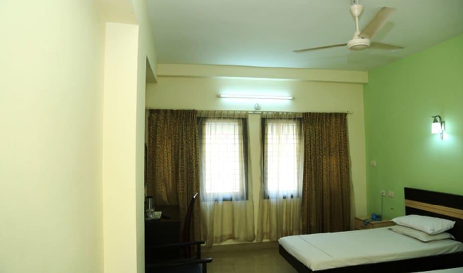 Sri Srinivasa Residency Otel Kadapa Dış mekan fotoğraf